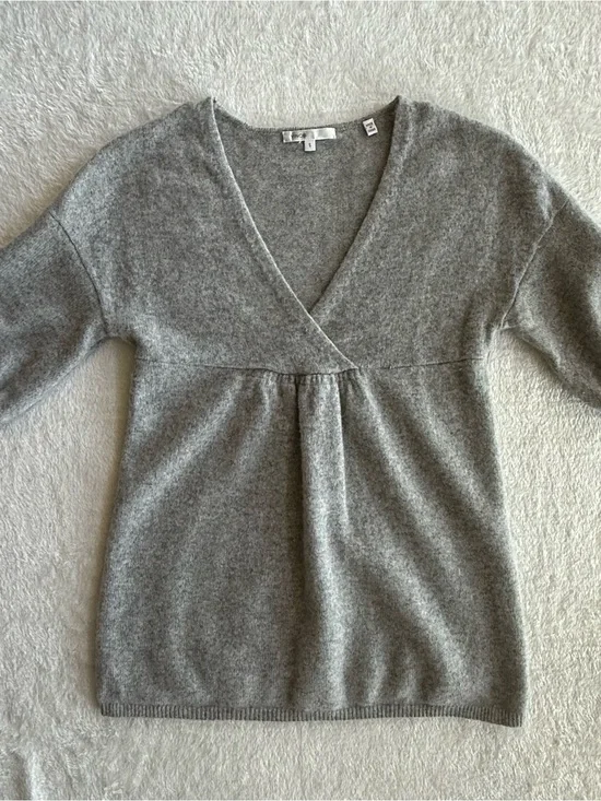 Vince Gray Cashmere Blend-Feel Sweater Women’s Small Short Sleeve Soft V-Neck