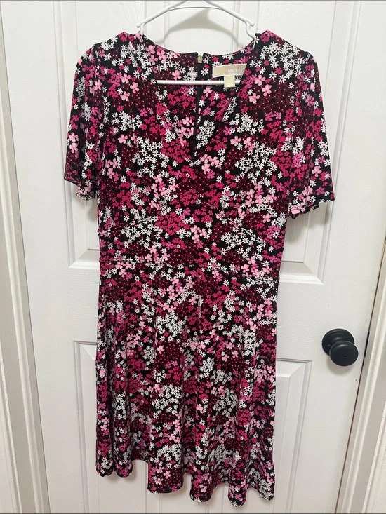 0232 Michael Kors Pink & Black Floral V-Neck Midi Dress medium