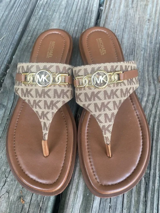 ✨MICHAEL KORS- Classic Monogram Canvas Thong Sandals with Gold Hardware