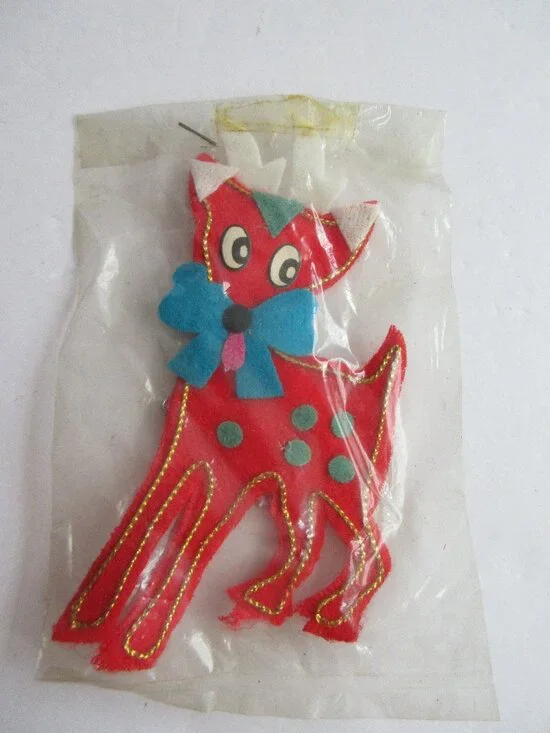 Red Felt Reindeer Pin Red Deer Christmas Made in Japan MCM Kitchy Vintage NEW