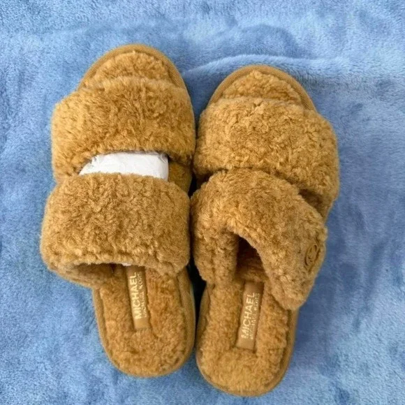 Micheal k‎ slides women size 6 no box new