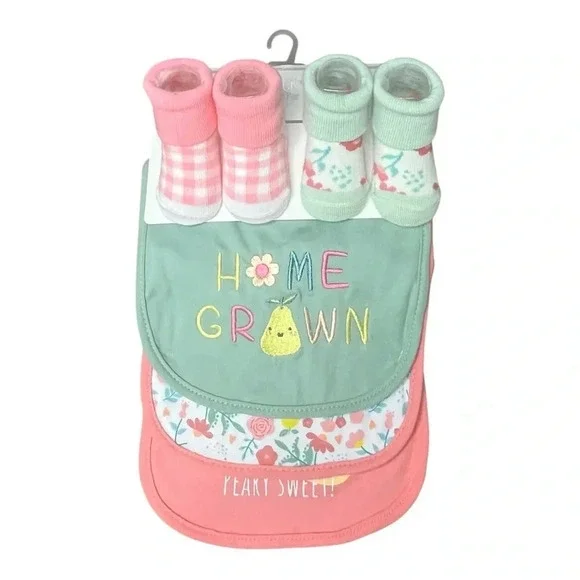Duck Duck Goose Bib and Sock Set Infant‎ One Size Pink Green 5pc Home Grown New