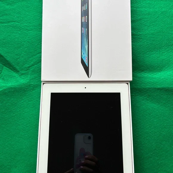 Apple iPad 2, 16G with Silver Finish.