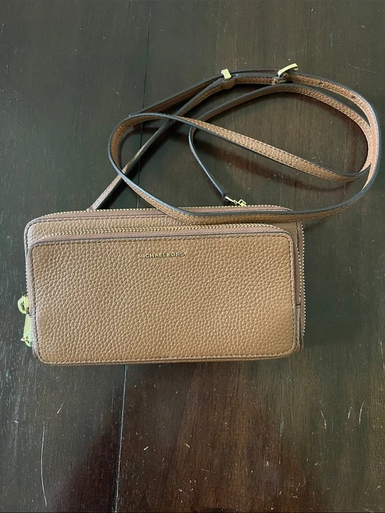 Michael Kors jet set continental crossbody wallet