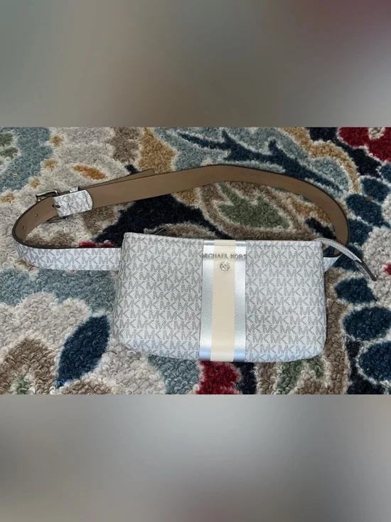 Mk White& gray Signature Crossbody Belt Bag w/Cream Silver Stripe size s/m NWOT