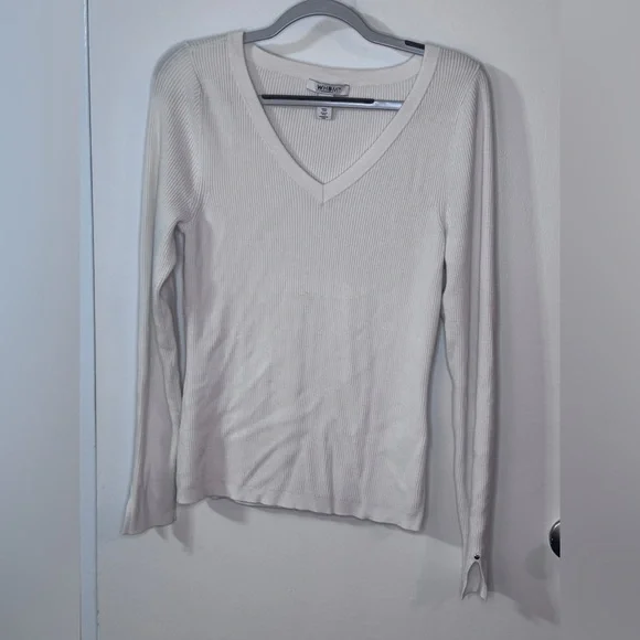 White House Black Market Cream Ribbed V-Neck Long Sleeve Tee