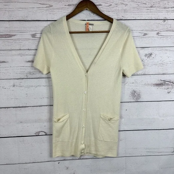 J Crew Sweater Womens Medium Cream Cashmere Button Preppy Pockets‎ Minimalist