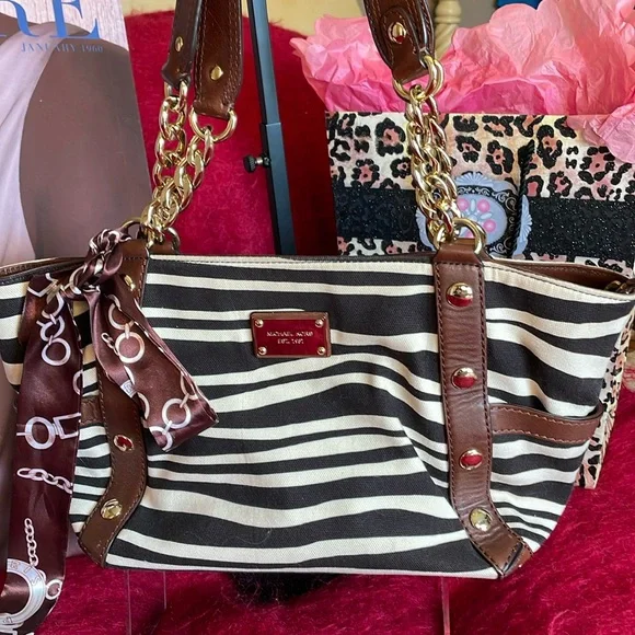MICHAEL KORS GIRAFFE PRINT HANDBAG TOTE BLACK WHITE BROWN W/  GOLD CHAIN STRAPS