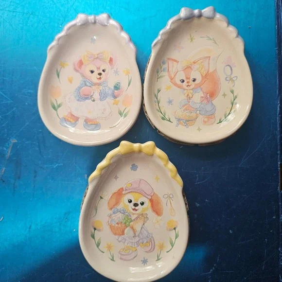 New Decorative ceramic plate featuring CookieAnn & Disney Duffy & friends.  3