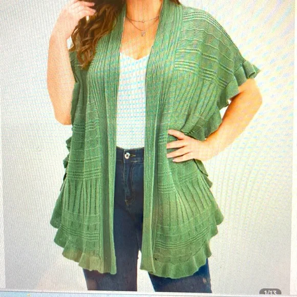 NWOT  BloomChic “ANGI” Sz 10 plain ruffles split hem dolman sleeve cardigan