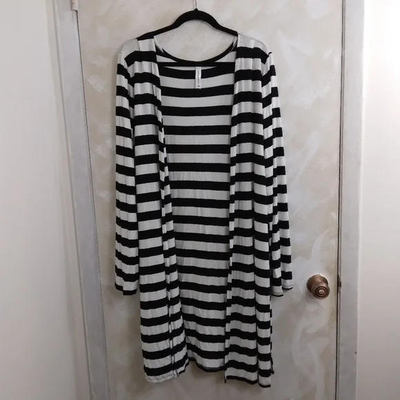Black White Stripe Duster NO Pockets T-Shirt weight Long Sleeve