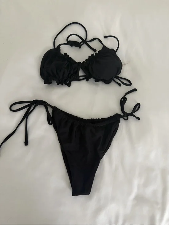 SHEIN Black Ruffled Tie-Side Bikini Set
