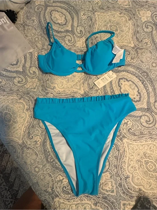 Cupshe Vibrant Turquoise Blue Padded Underwire Bikini Set