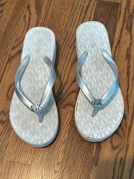 Michael Kors Bedford Glam Flip Flops White/Silver Wedge Sandals Size 8