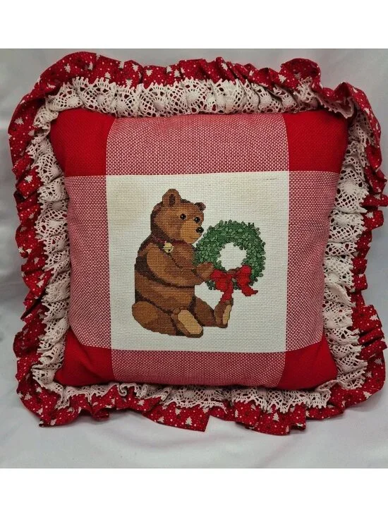 Cross Stitch CHRISTMAS Bear & Wreath  Needlepoint PILLOW 18