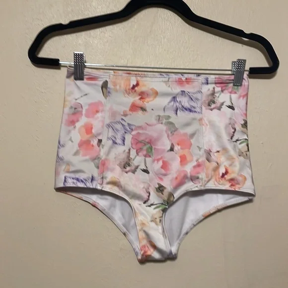 Kortni jeane‎ whimsical floral extended high rise Size Small