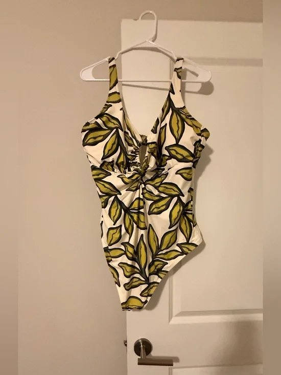 Time and Tru White Women's Swimwear Top