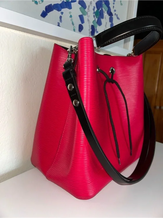 Louis Vuitton epi mm neonoe convertible bag two straps