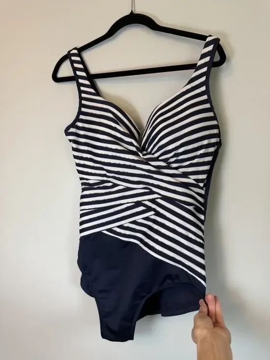 Miraclesuit Navy White Stripe Estilo Underwire One Piece Slimming Swimsuit Sz 16