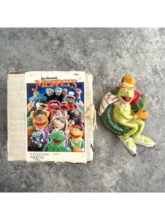 1979 Tastesetter Sigma Muppets Kermit the Frog Ice Skates & Wreath Ornament