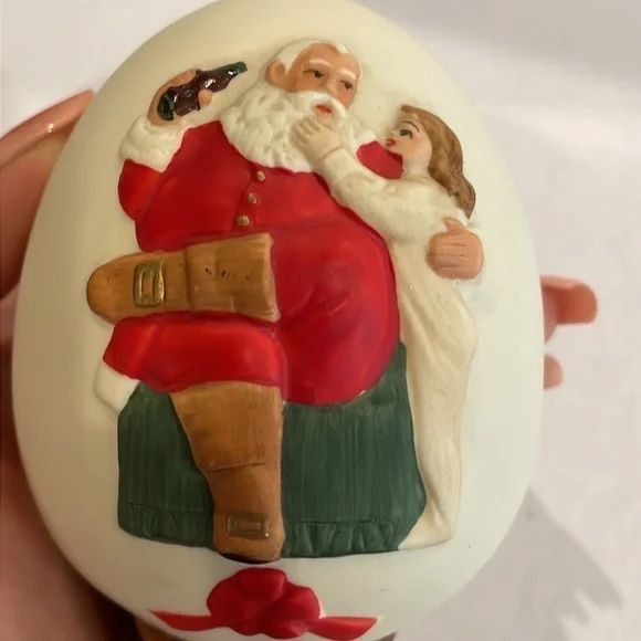 Coke-Cola  Limited Edition Egg Ornament  1984 Royal Orleans‎