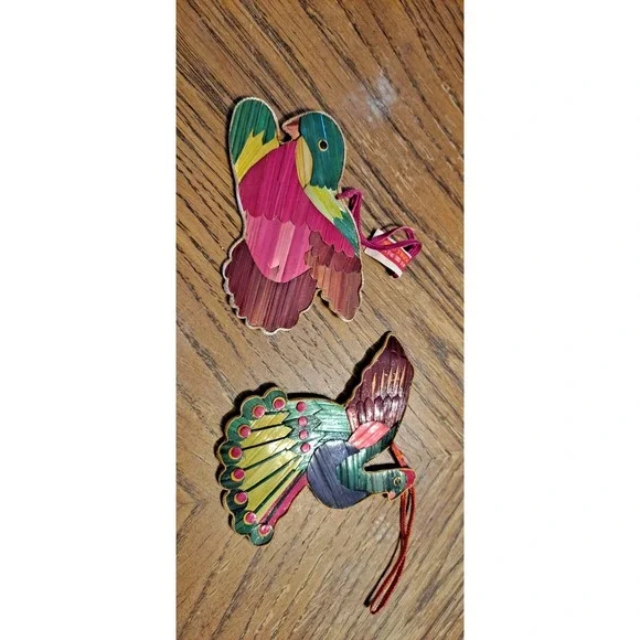 2 Colorful Straw Bird Ornaments‎ Made In The People's Republic Of China