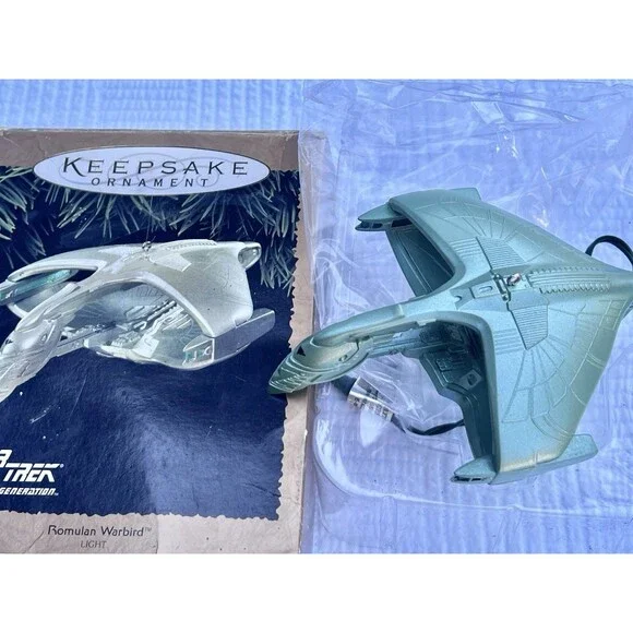 Hallmark 1995 Star Trek Keepsake Ornament - Romullan Warbirdl Green Lights