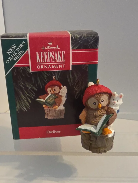 Vintage 1992 Hallmark Keepsake Owliver Reading Owl Christmas Ornament