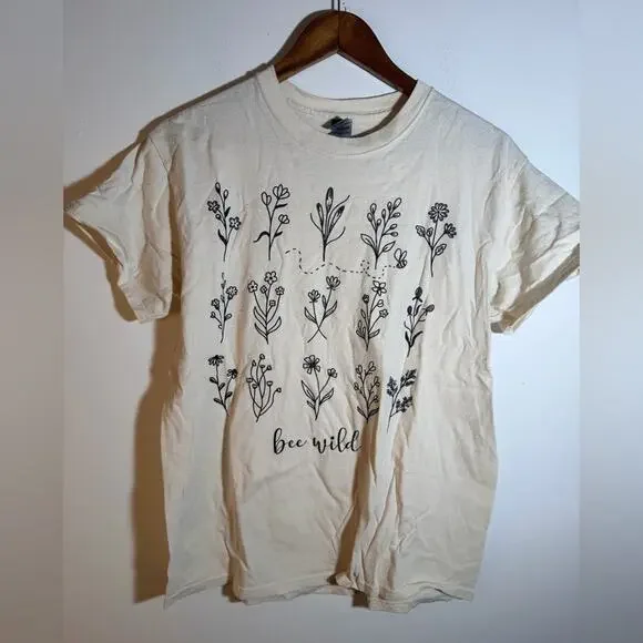 Bee Wild Graphic T-Shirt