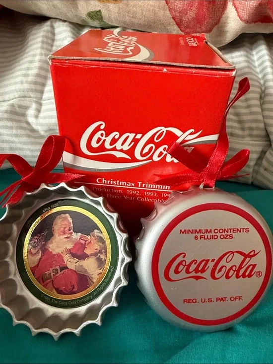 Coca-Cola Red & Silver Holiday Bottle Cap Ornaments with Vintage Santa 1991 3”