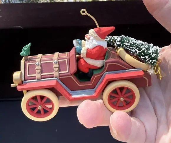 Hallmark Santa's Roadster Here Comes Santa Series 17th Ornament No Box -LO10