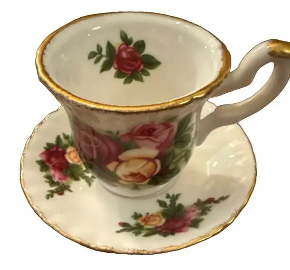 Preowned Royal Albert Ornament Old Country Roses Teacup & Saucer NO BOX/RIBBON