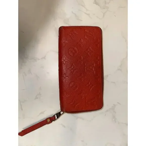 Louis Vuitton Zippy Wallet in Monogram Empreinte Leather - Good Condition
