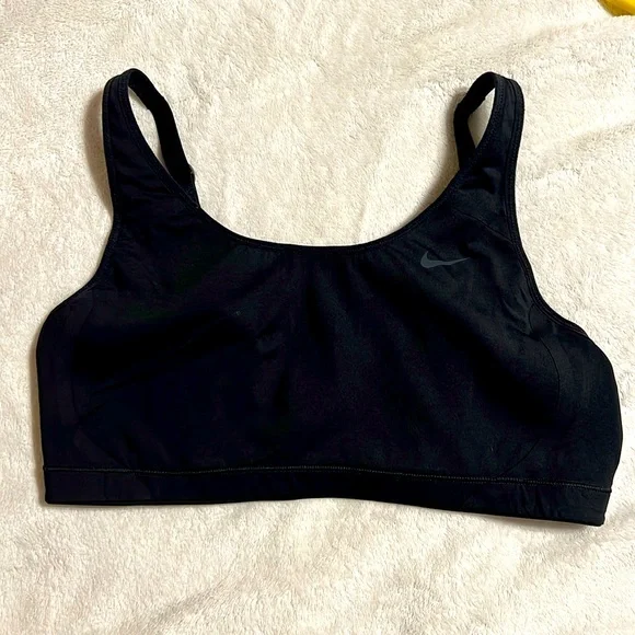 NIKE. DRI-FIT BLACK SPIRT WOMAN BRA. Size XL, runs small like L.Tags are removed