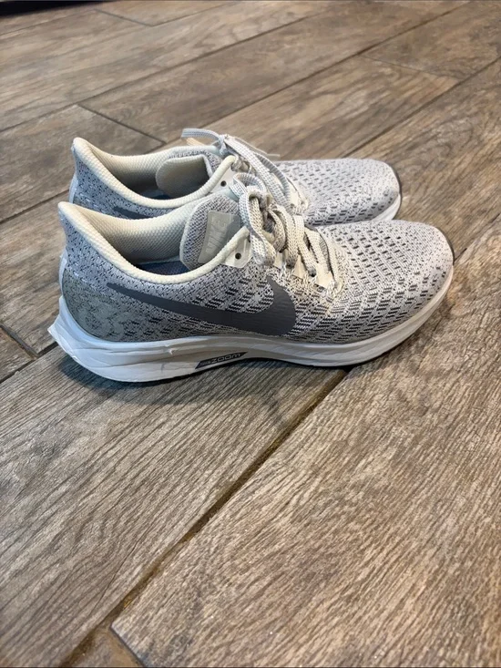 Nike Women’s Air Zoom Pegasus 35 size 5.5