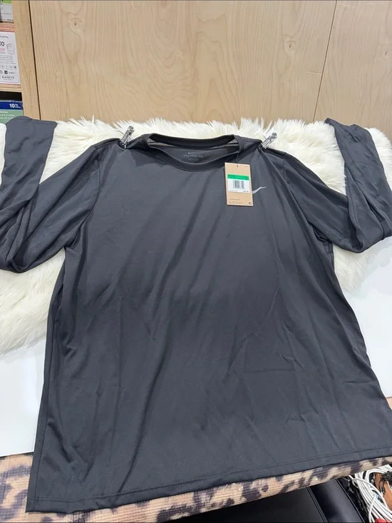 Women's Black Long-Sleeve Performance Shirt