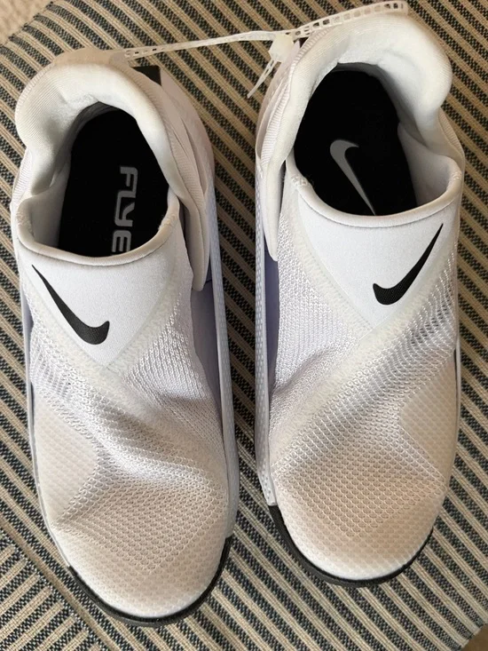 Nike White Go FlyEase Hands Free Slip-On Sneakers