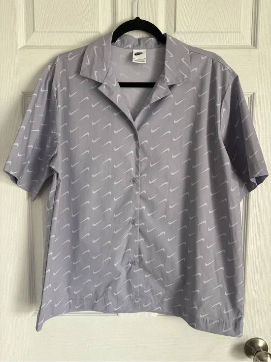 Nike Women’s  Short Sleeve Sportswear Shirt - Light Gray/Purple with Swoosh M