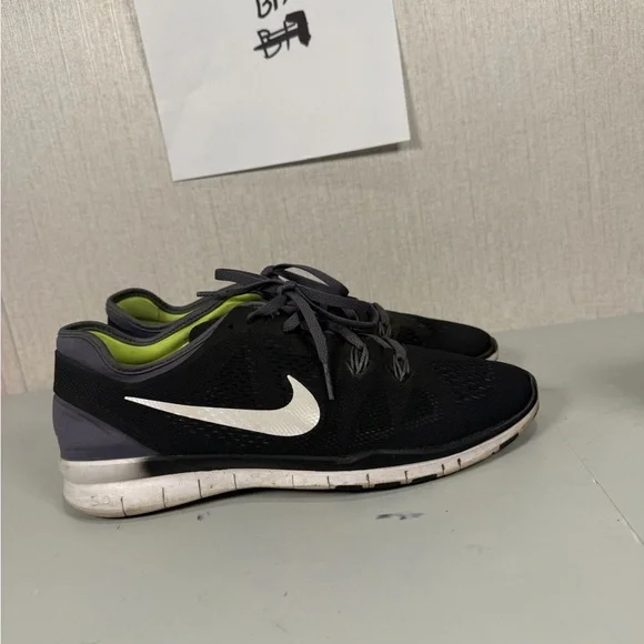 Nike‎ Men’s Black Athletic Shoes with White Swoosh and Lime Lining