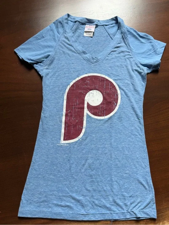 Sz XS Philadelphia Phillies Distressed Logo V-Neck Tee - Light Blue