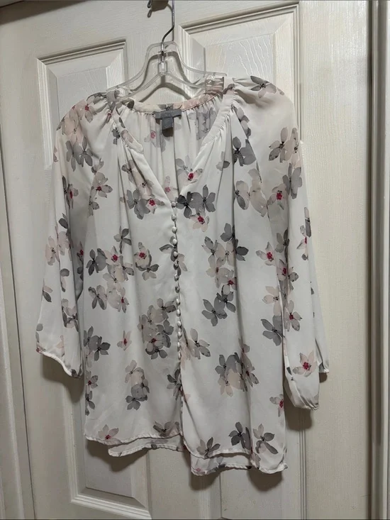 Saint Tropez West White Floral V-Neck Blouse with Gray & Pink Accents