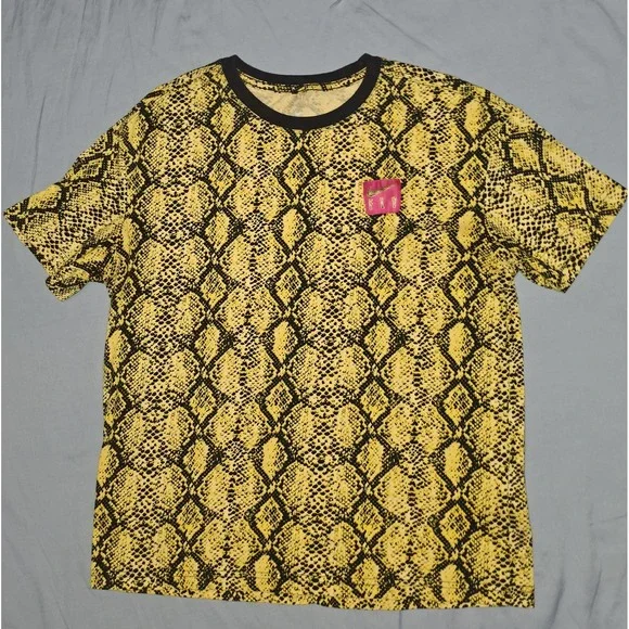 Nike Fly Womens Medium Loose‎ Fitted Yellow & Black Snakeprint T Shirt