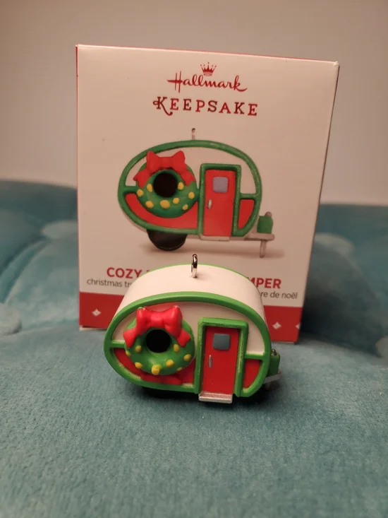 Hallmark Keepsake Cozy Birdhouse Camper Miniature Ornament 2015 QXM8517