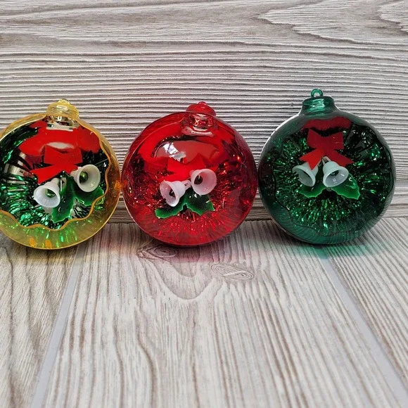 3 Diorama‎ Hard Plastic Christmas Tree Ornament Bells Bow Gold Red Green Vtg