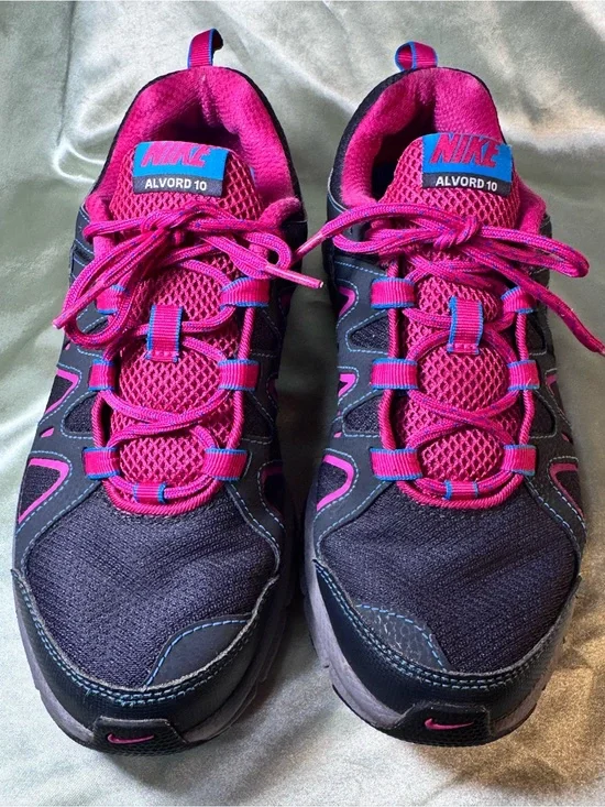 Nike Alvord 10 Women's Pink and Black Trail Running Shoes size 9