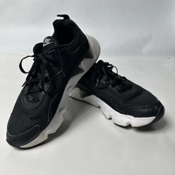 Nike RYZ 365 II Sneakers Women 10 Black White Casual Lifestyle Shoes CU4874-001