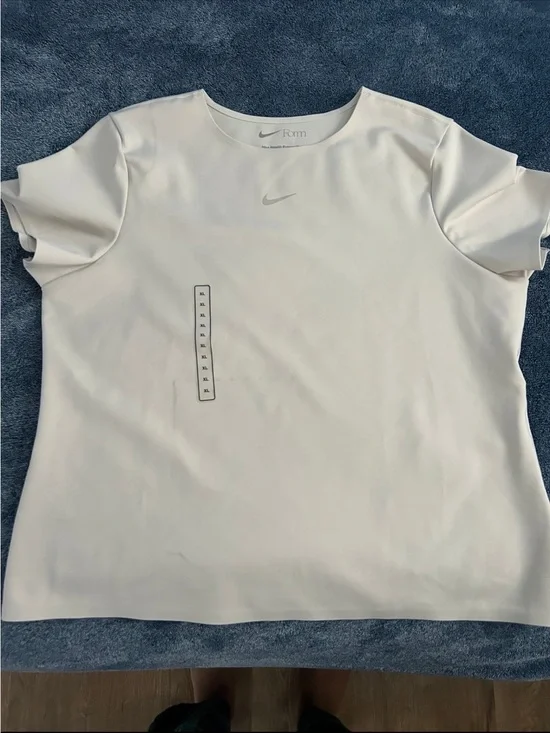 Nike Women’s Short Sleeve Crew Neck Top in Off-White