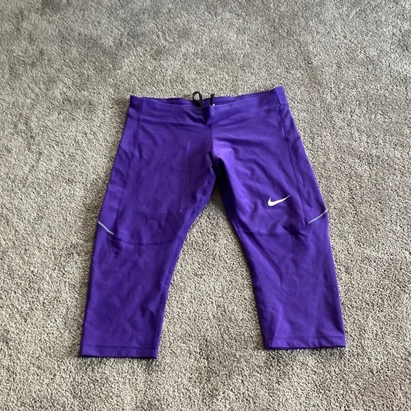Nike Dri-FIT Purple Capri Leggings Athletic Workout Pants SIZE L
