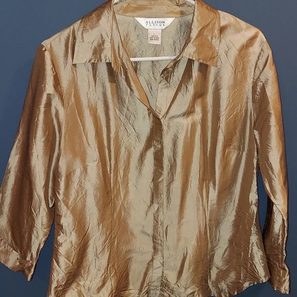 Allison Taylor gold silk fitted button down top Large