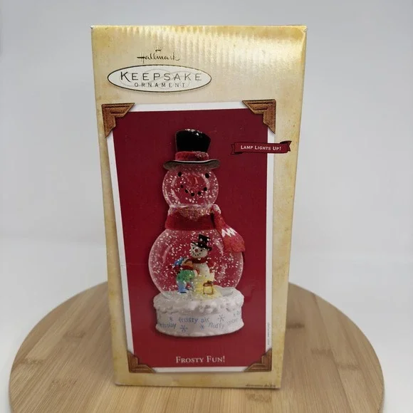 Vintage Hallmark Keepsake Ornament Frosty‎ Fun Snowman 2004 Glass Light Up Globe